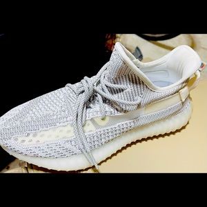 I’m selling YEEZY BOOST 350